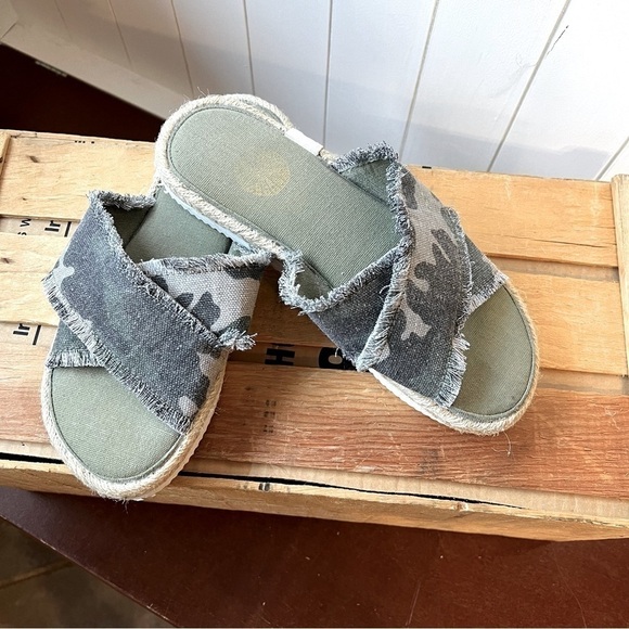 Etnies Shoes - Etnies Camo Print Fabric And Jute Sandals